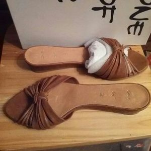 NIB One of 2 Carmel soft brown leather knot flat slip-on sandal slide 8 8.5 10